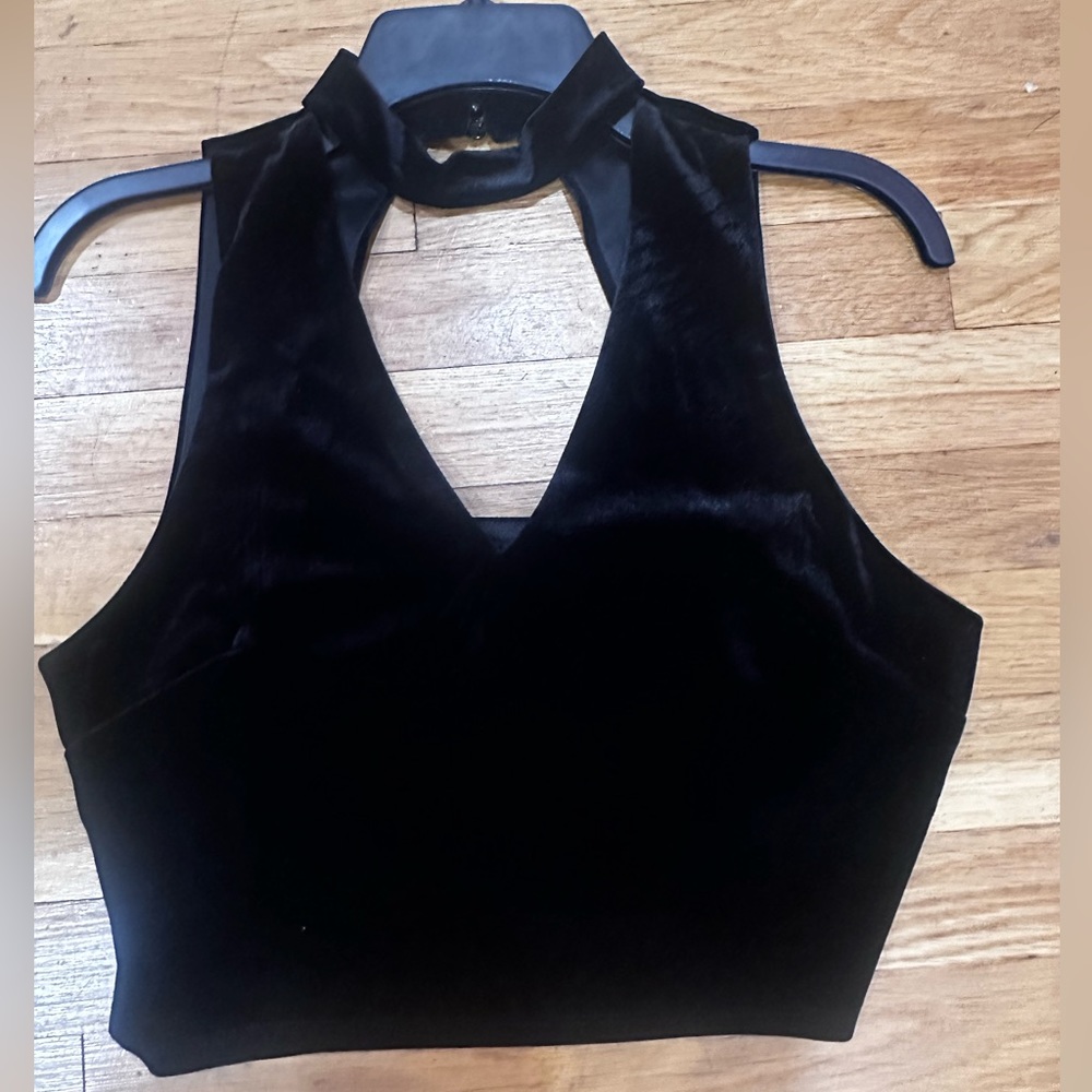 🖤 one clothing velvet cut out top